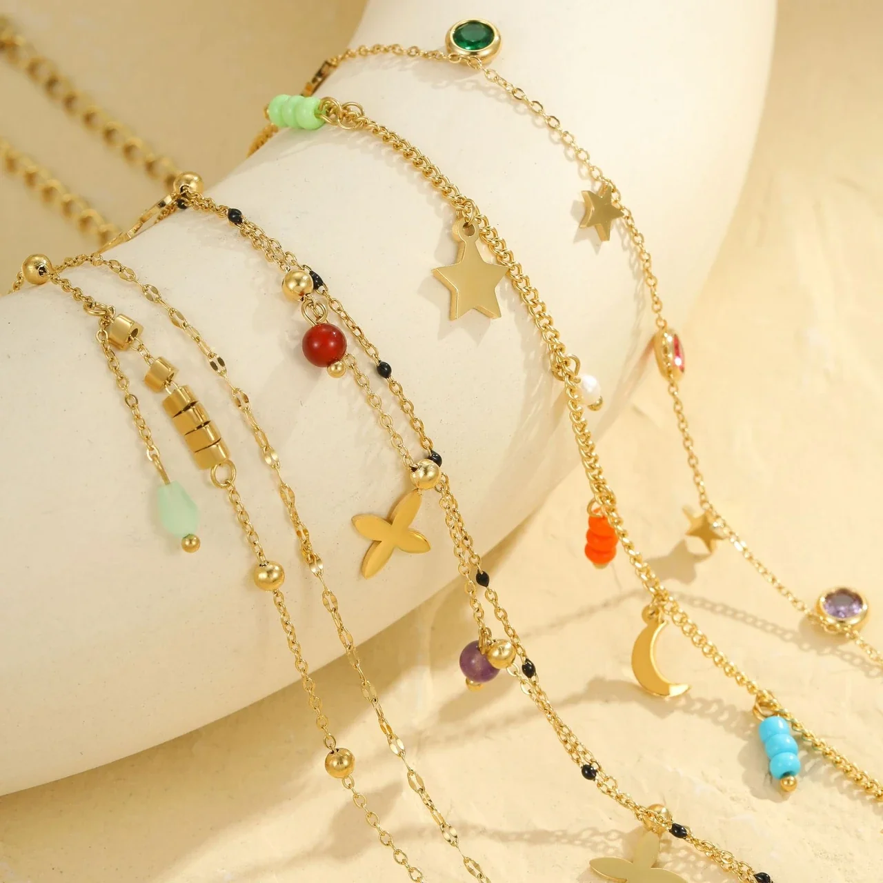 Foto do produto: Tornozeleira com Missangas Coloridas e Pendentes Geométricos, Aço Inoxidável