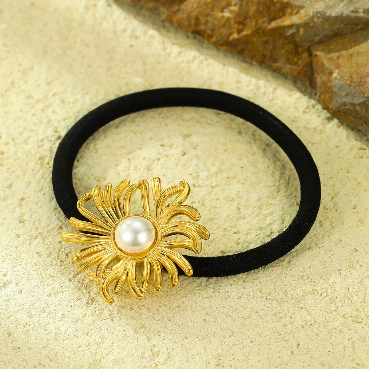 Sunflower Pearl Hair Tie in Gold-Plated Stainless Steel
