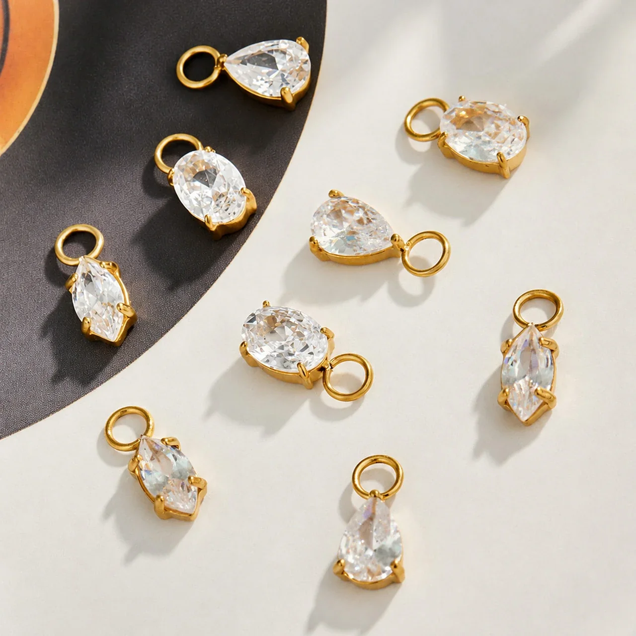 Produktfoto: Creolen mit Zirkonia-Anhänger, Edelstahl 316 mit 18K Gold-PVD