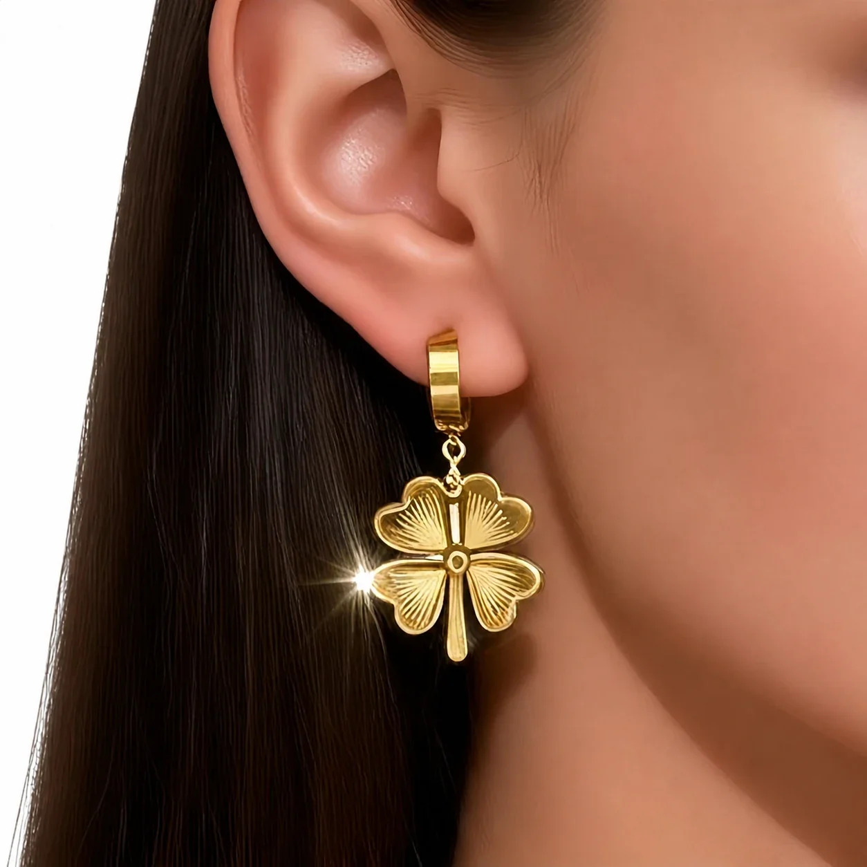 Foto del producto: Pendientes aro de acero inoxidable 316 con trébol Gold PVD