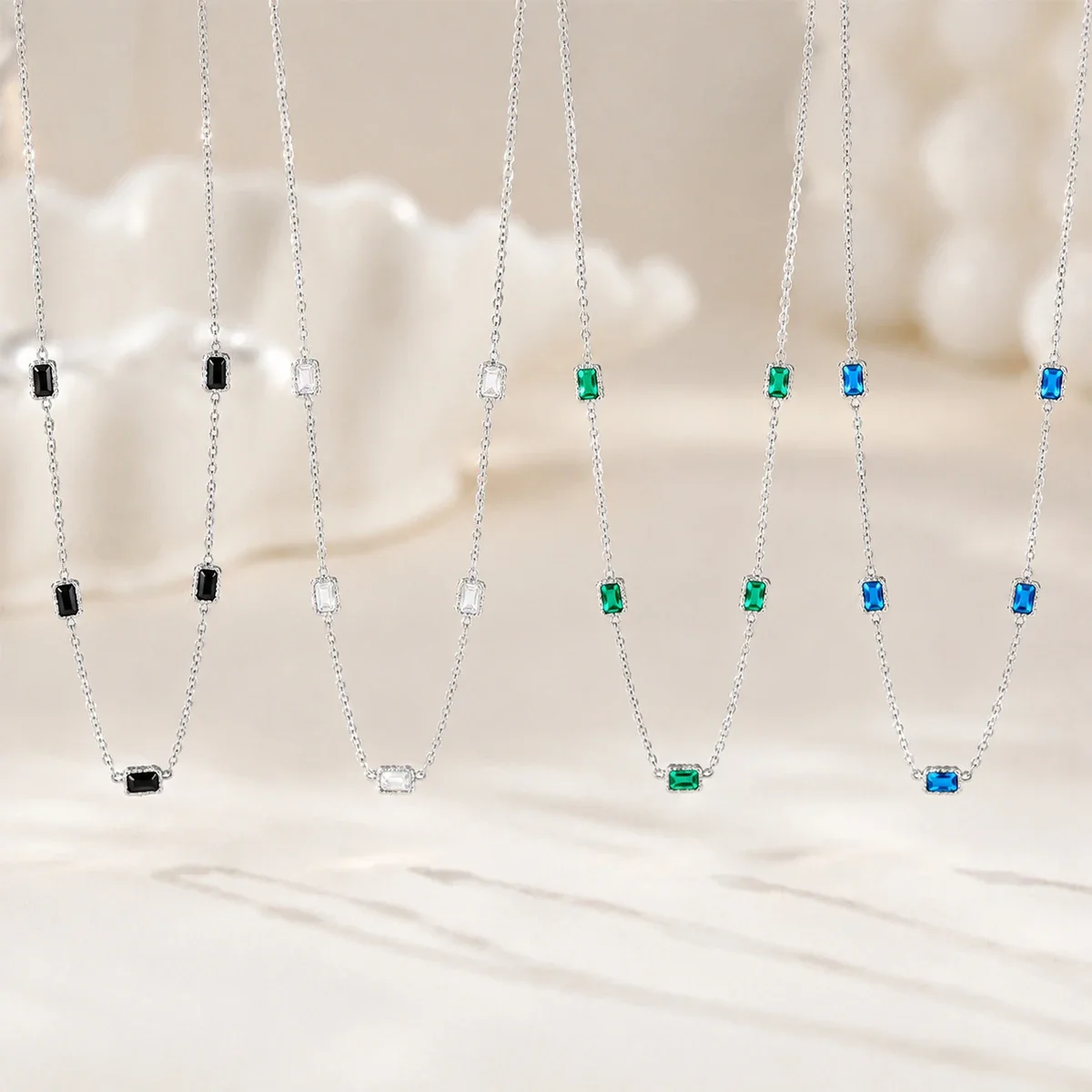 Schakelketting met Vijf Emeraldgeslepen CZ-stenen, Verzilverd Roestvrij Staal productfoto