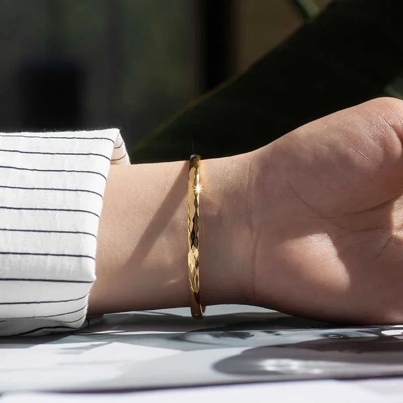 Faceted 4 mm Oval Bangle in 18K Gold-Plated Stainless Steel