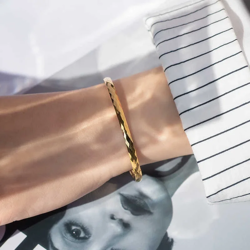 Faceted 4 mm Oval Bangle in 18K Gold-Plated Stainless Steel