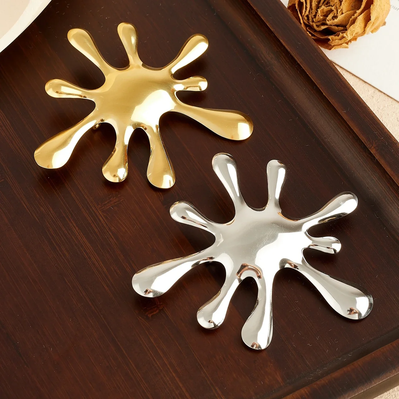 Splash Brooch with 10 Rounded Rays in Gold-Plated Steel