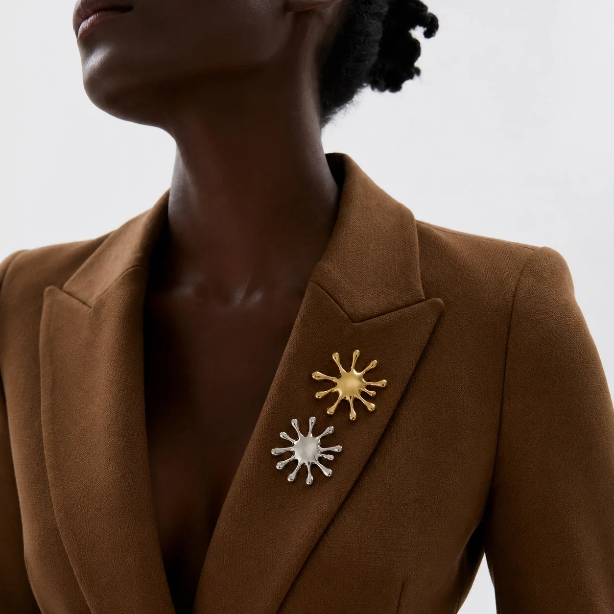 Splash Brooch with 10 Rounded Rays in Gold-Plated Steel