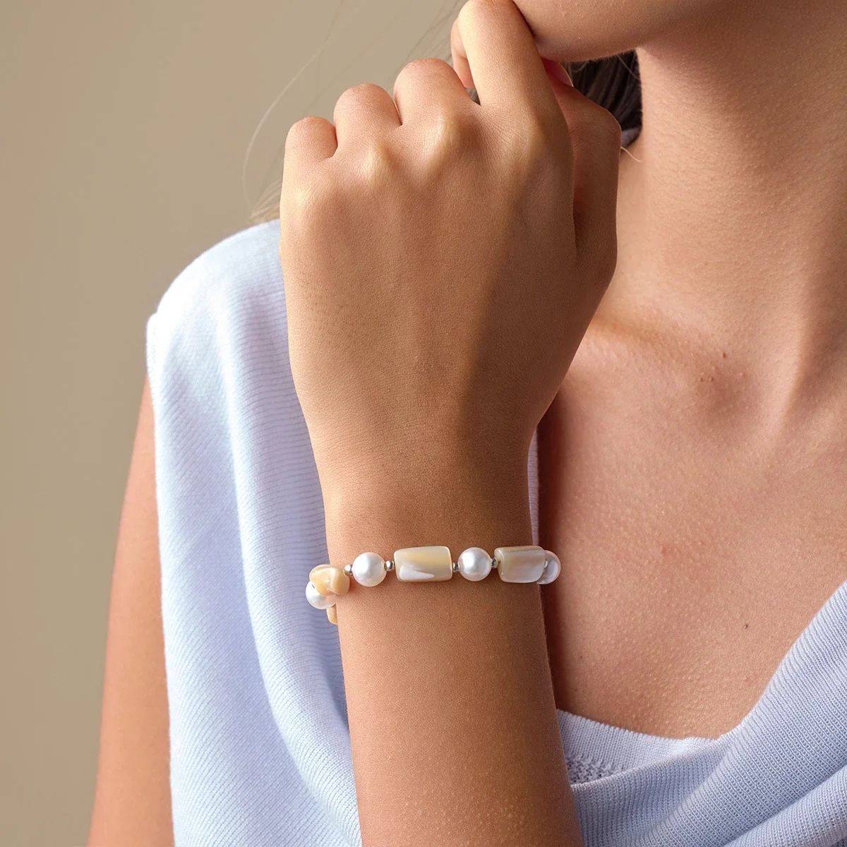 Parelarmband met parelmoerkralen, verguld met 18K goud productfoto