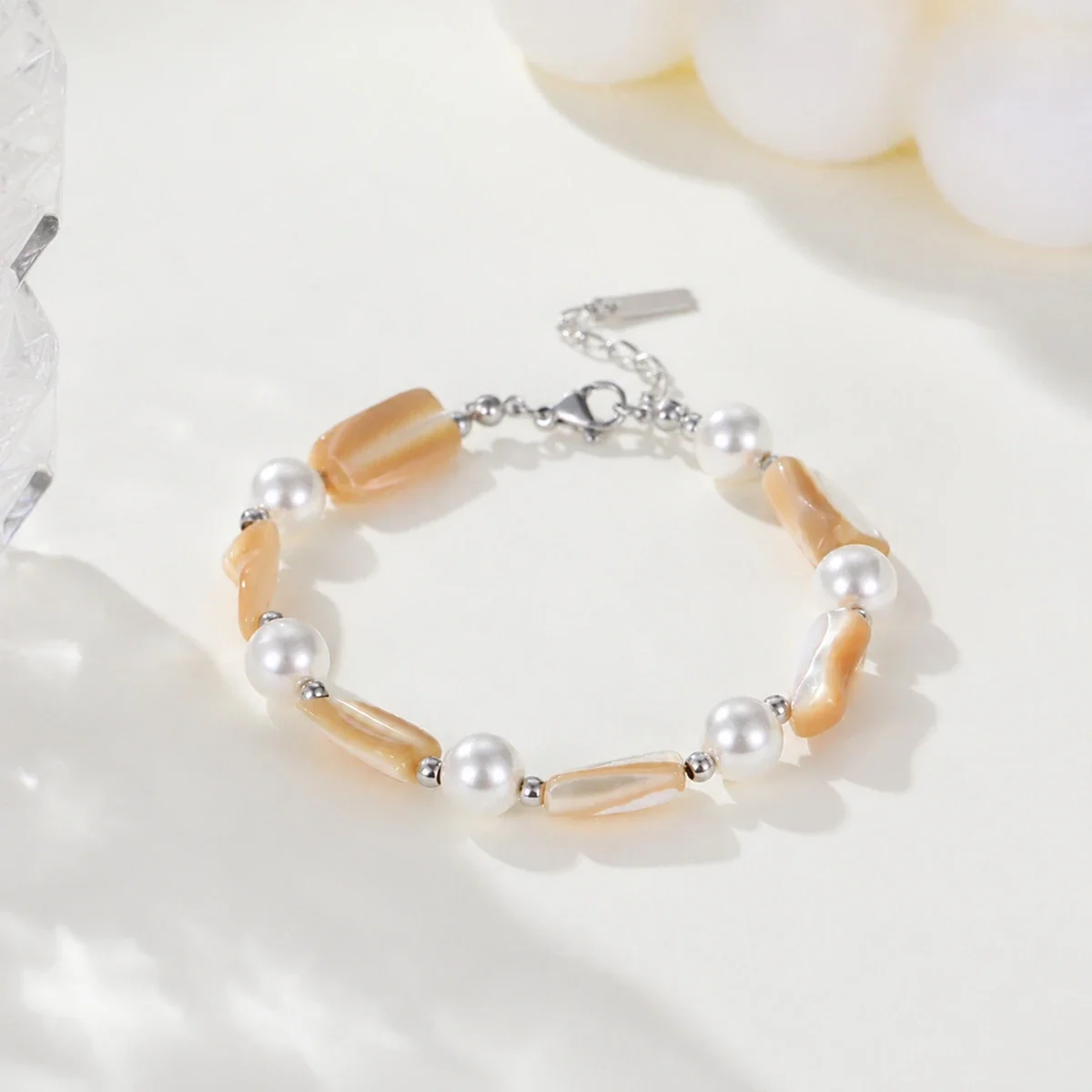 Parelarmband met parelmoerkralen, verguld met 18K goud productfoto