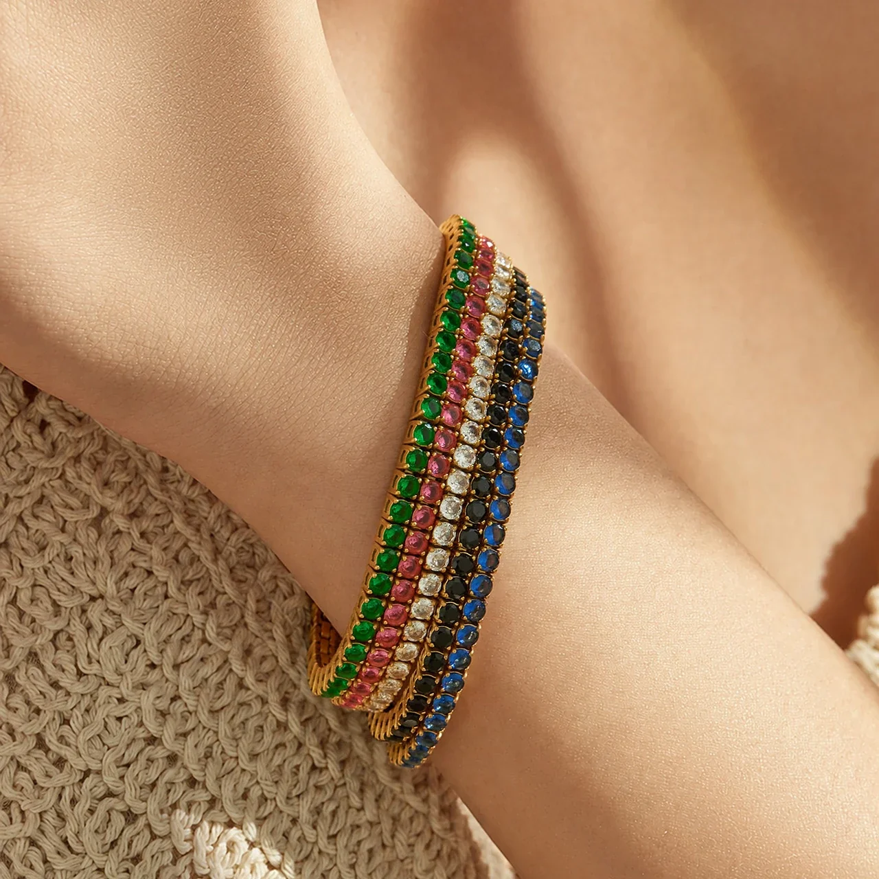 Produktfoto: Tennisarmband mit rundem Zirkonia aus Edelstahl 316