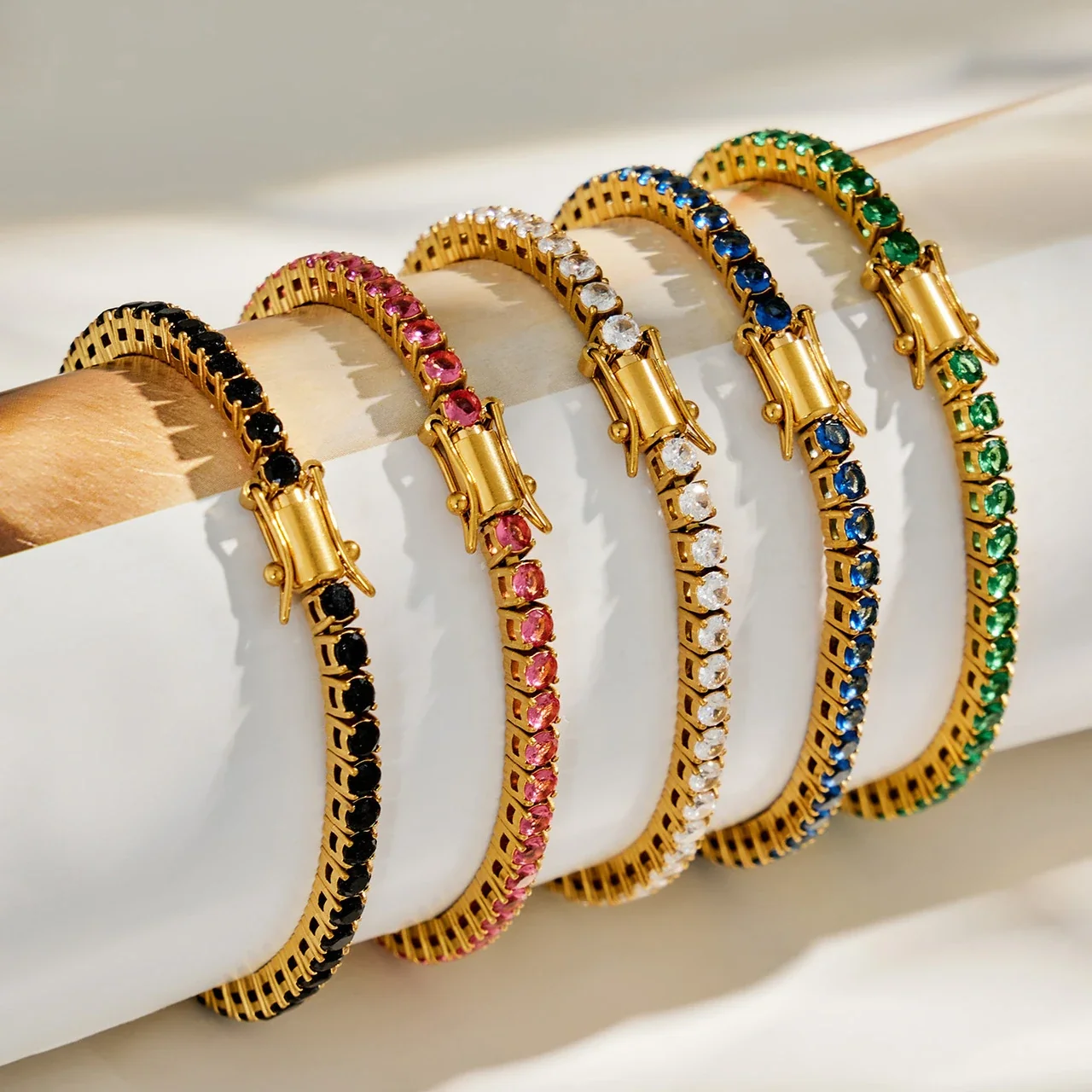 Produktfoto: Tennisarmband mit rundem Zirkonia aus Edelstahl 316