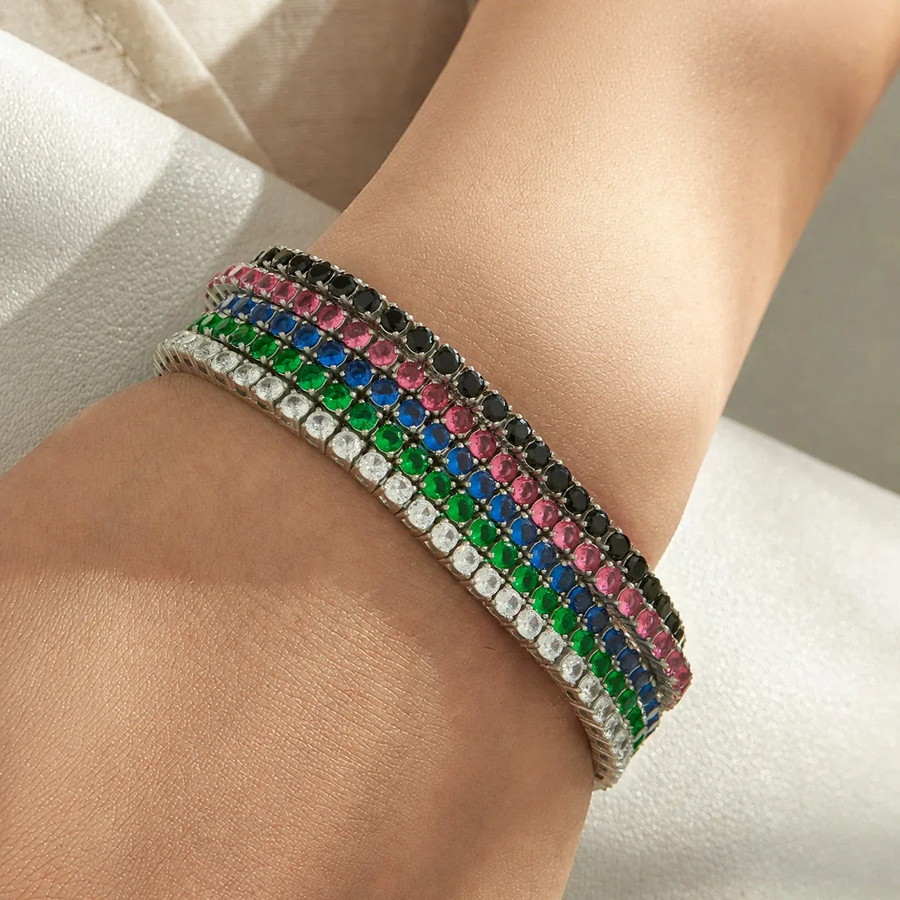 Produktfoto: Tennisarmband mit rundem Zirkonia aus Edelstahl 316