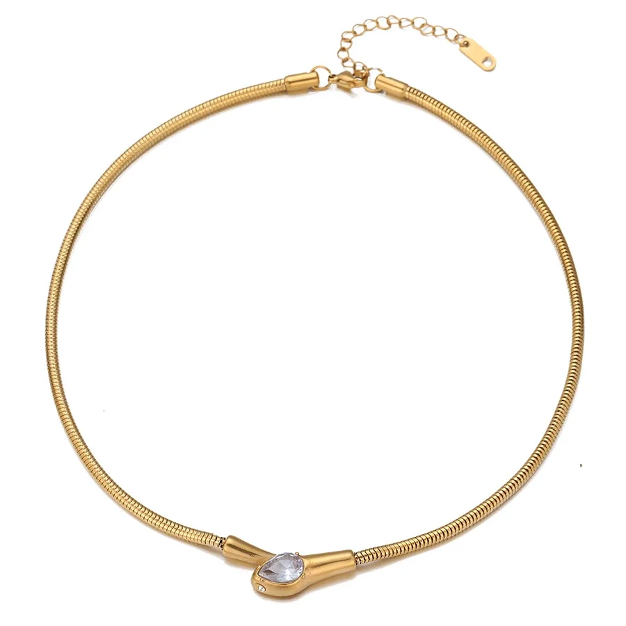 Collar de acero inoxidable con cabeza de serpiente y circonita cúbica en lágrima