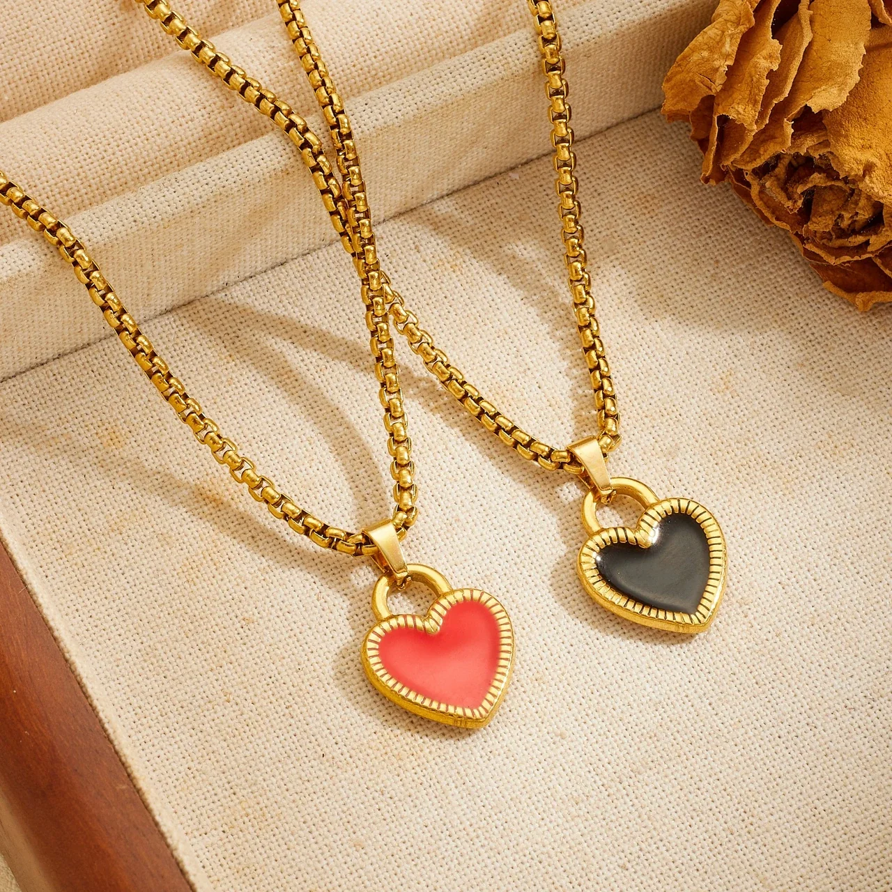 Heart Lock Pendant Necklace with Ribbed Enamel Gold-Plated Steel