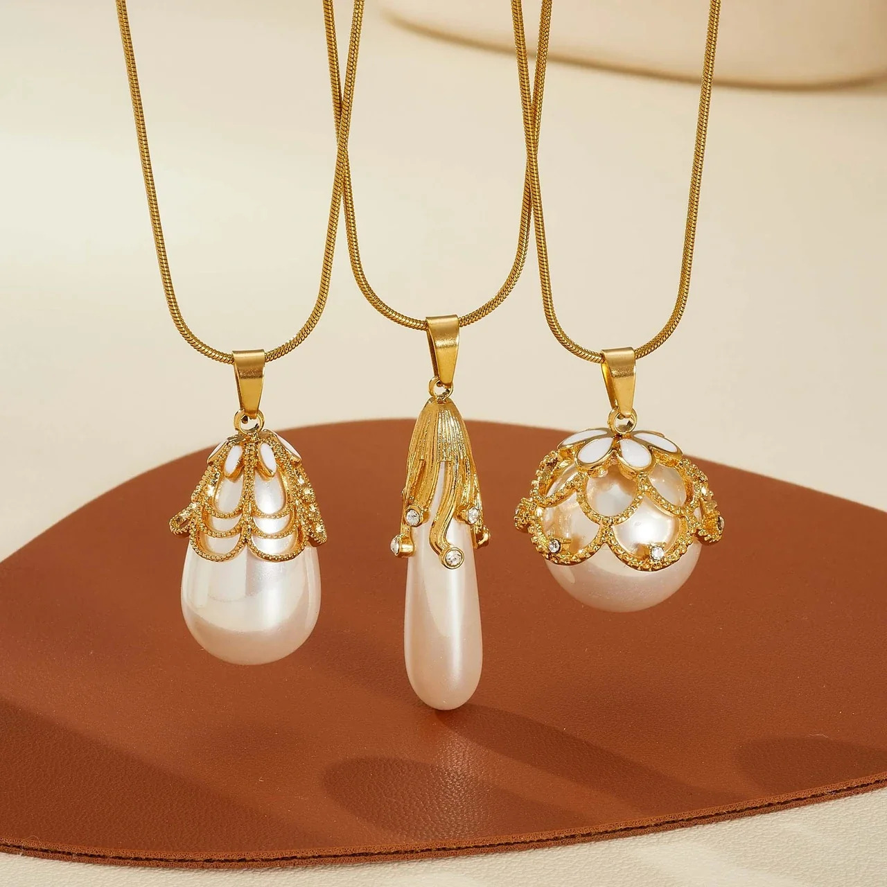 Hangerketting met Pareleffect Druppel en Vergulde Slangenketting productfoto