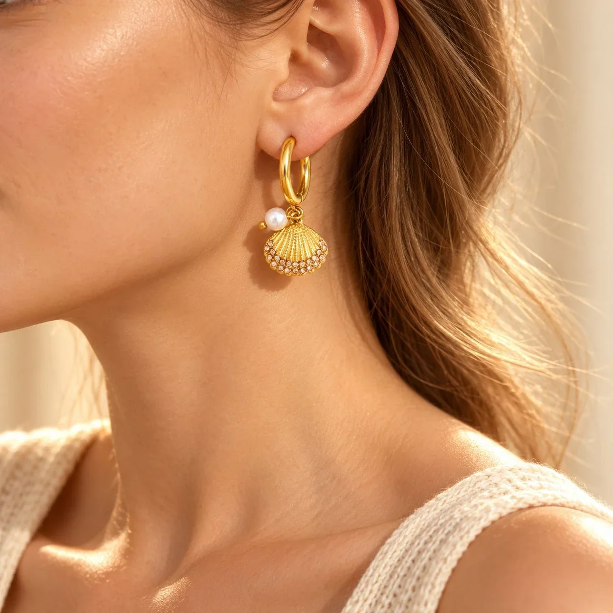 Photo produit : Boucles d'oreilles pendantes avec chaîne, motifs étoile et coquillage, acier plaqué or