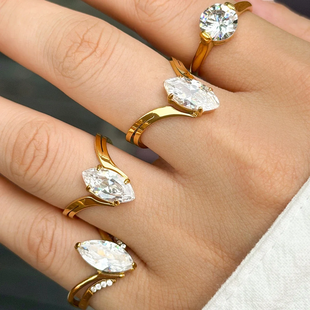 Ring: Verstelbare marquise-CZ met gespleten ringband, 18K verguld productfoto