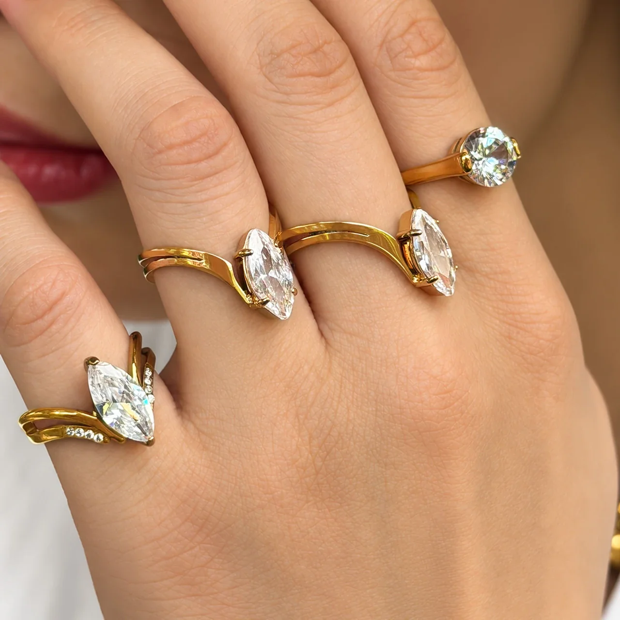 Ring: Verstelbare marquise-CZ met gespleten ringband, 18K verguld productfoto
