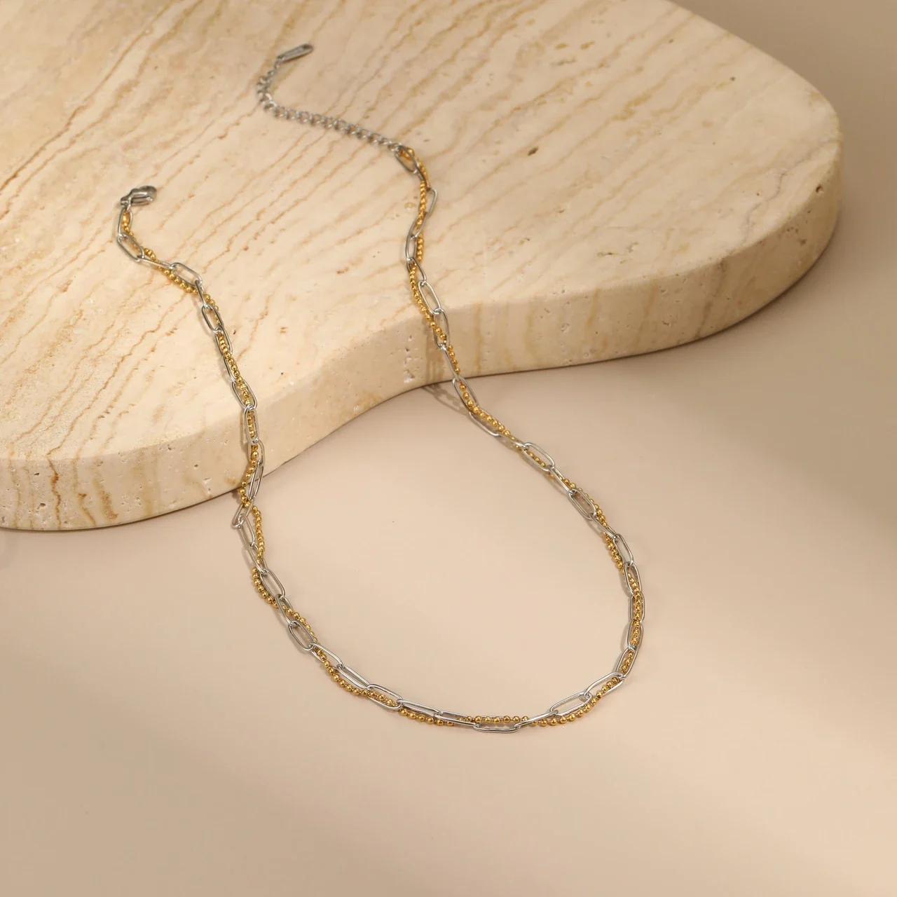 Tweekleurige ketting met gemengde schakels van met 18K goud verguld staal productfoto