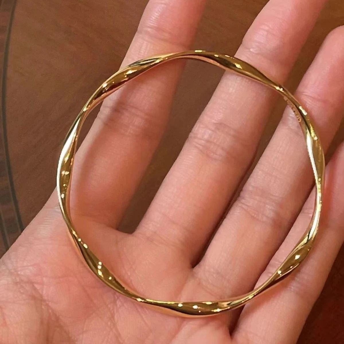 Bangle Twisted Faceted Closed-Loop Gold-Plated Stainless Steel