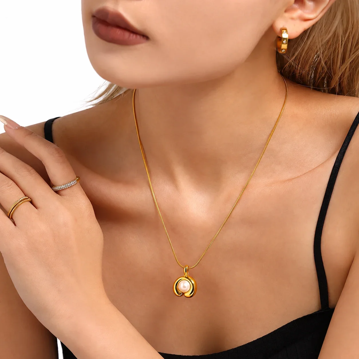 Pendant Necklace, C-Shaped Pearl, 18K Gold-Plated Steel