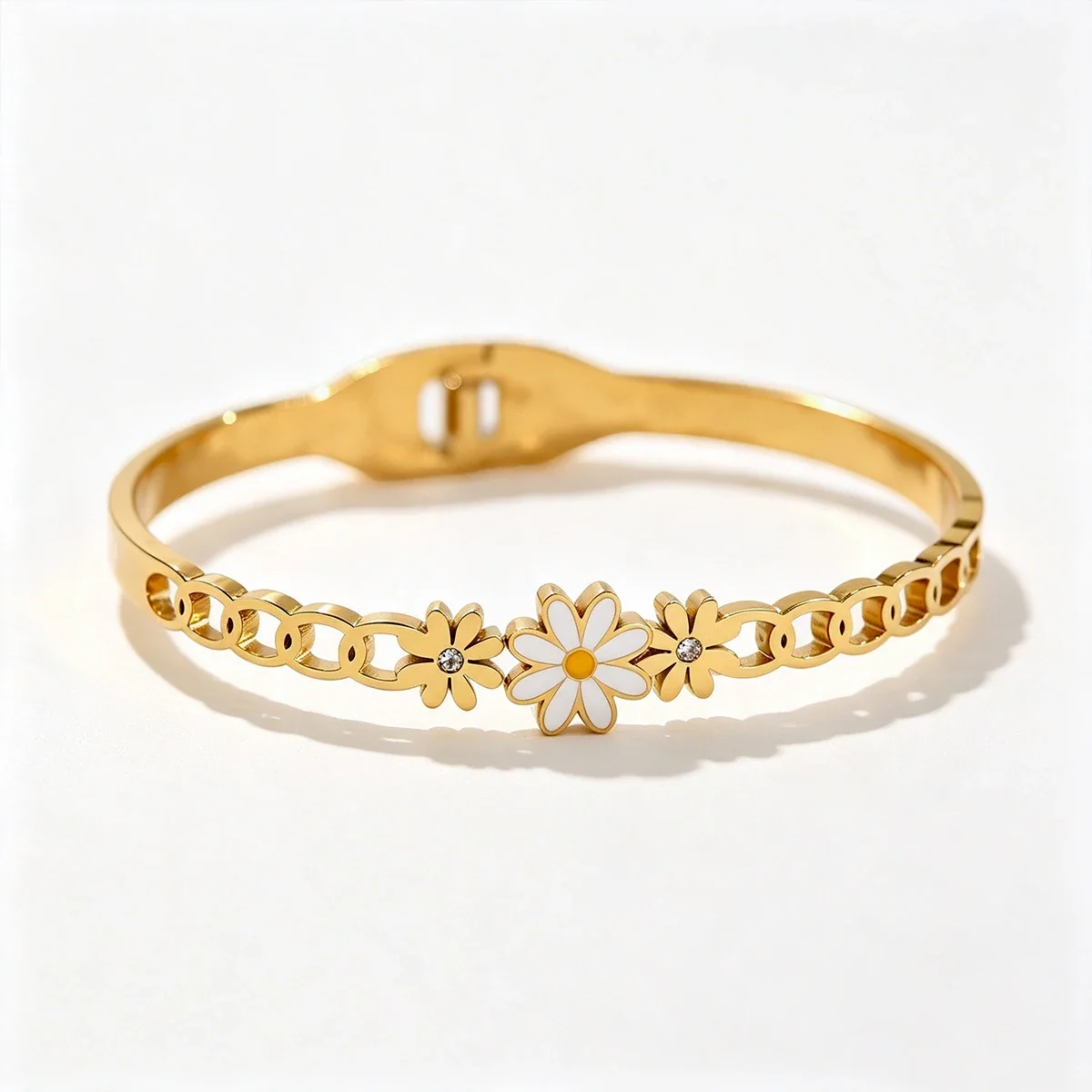 Daisy Link Bracelet, White Flowers, 18K Gold-Plated Stainless Steel