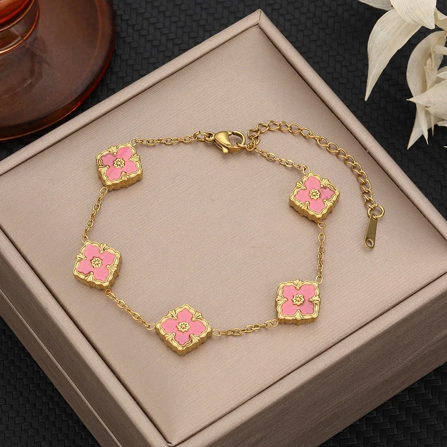 Photo produit : Bracelet chaîne à cinq fleurs en acier inoxydable plaqué or 18K