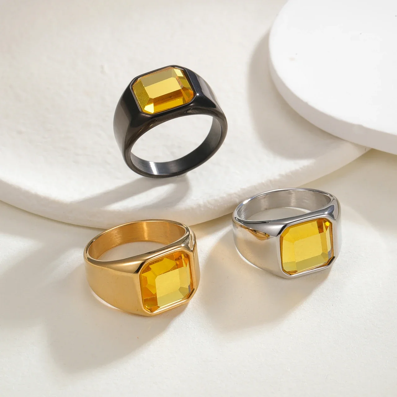 Foto do produto: Anel de sinete com cristal amarelo de lapidação esmeralda, aço inoxidável 316