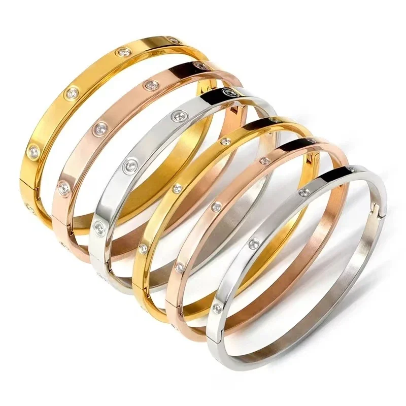 Foto del producto: Brazalete: Cristales con engaste biselado en acero inoxidable chapado en oro de 18K