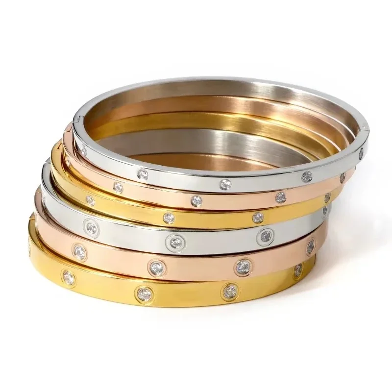 Foto del producto: Brazalete: Cristales con engaste biselado en acero inoxidable chapado en oro de 18K