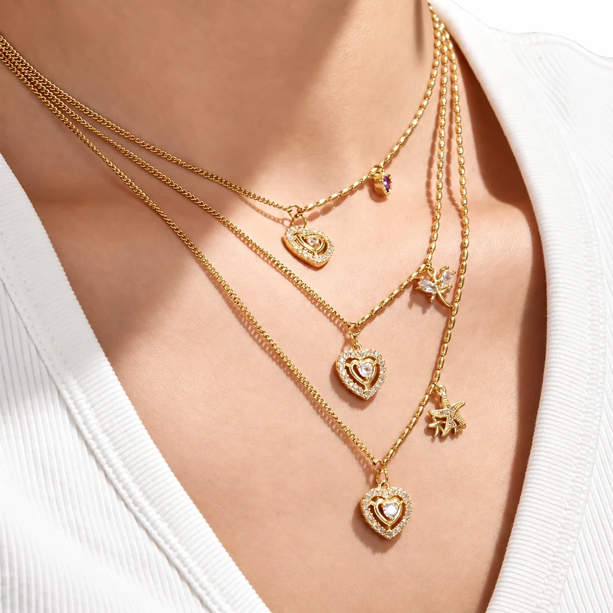 Pendant Necklaces with Crystal Motifs and Oval-Link Gold-Plated Steel