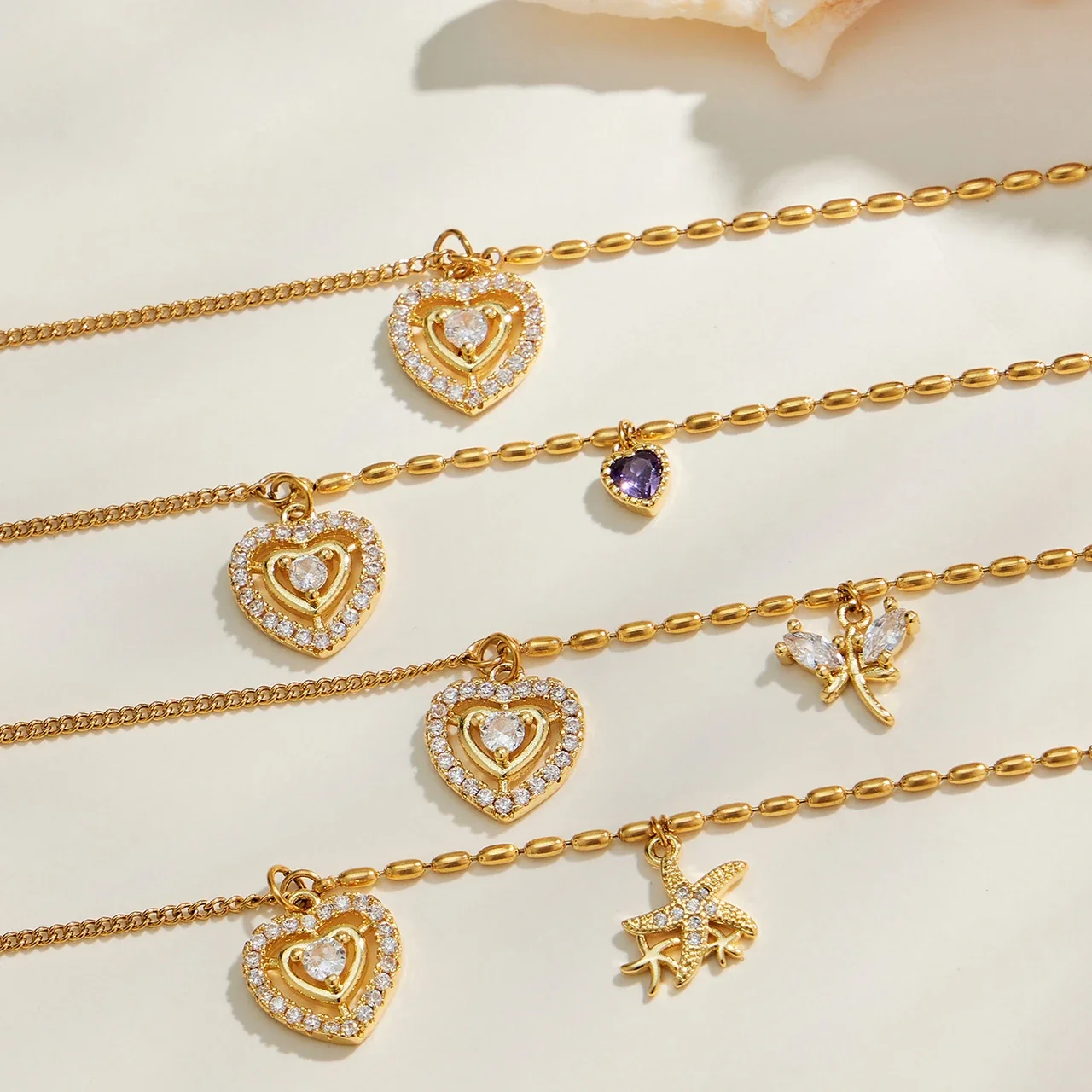 Pendant Necklaces with Crystal Motifs and Oval-Link Gold-Plated Steel