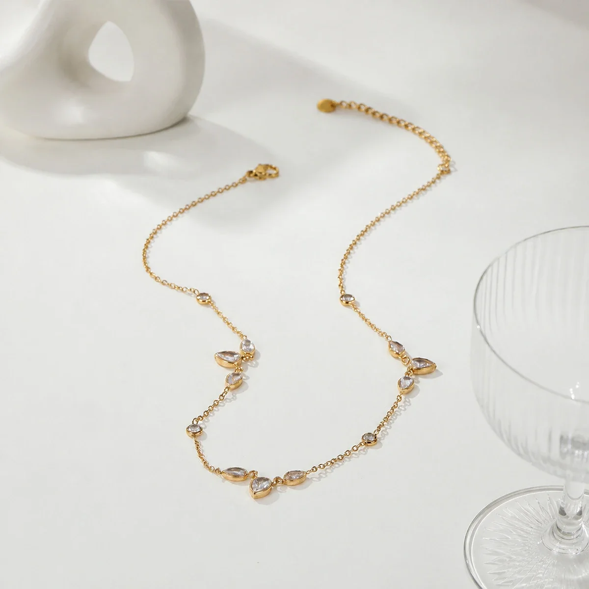 Ketting met peervormige en ronde CZ, 18K verguld productfoto