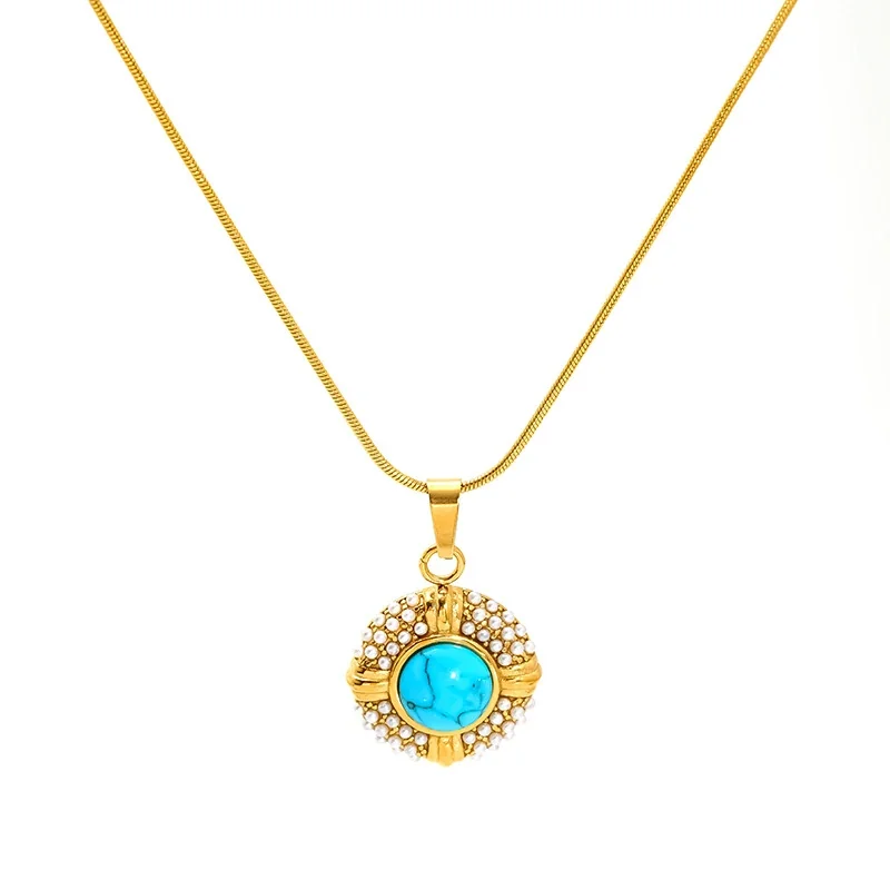 Ornate Edelstahl Halskette mit türkisfarbenem Anhänger und Perlen-Halo