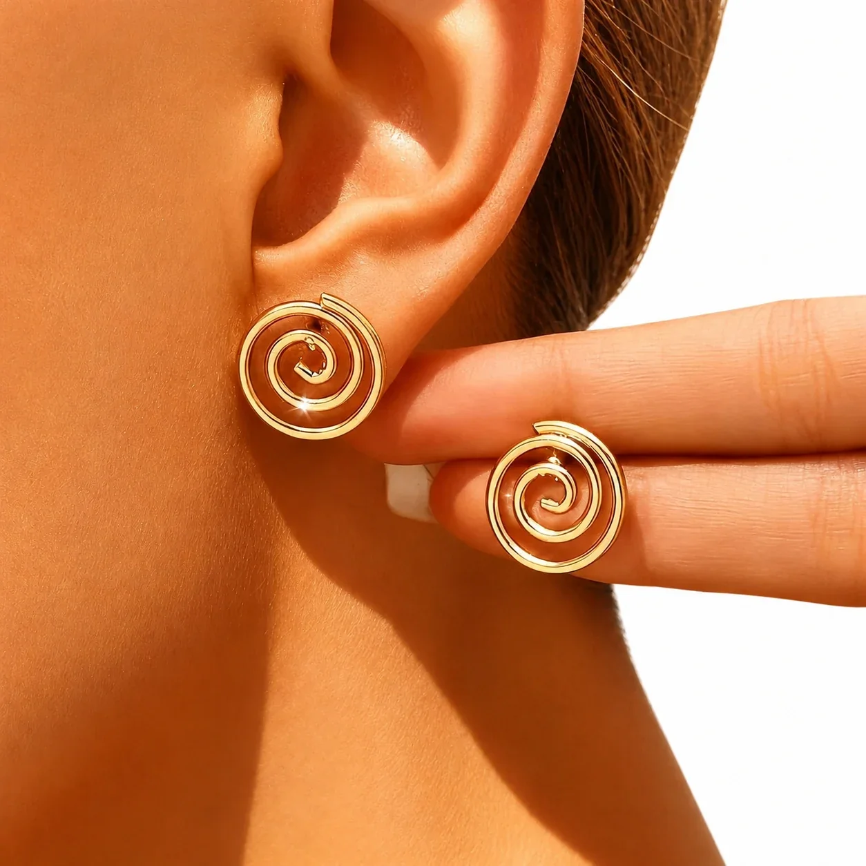Produktfoto: Spiral-Ohrstecker aus 316 Edelstahl mit offener Wicklung und Gold PVD