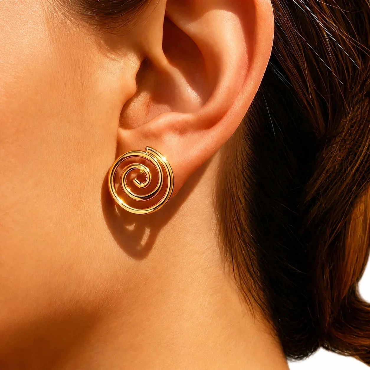 Produktfoto: Spiral-Ohrstecker aus 316 Edelstahl mit offener Wicklung und Gold PVD