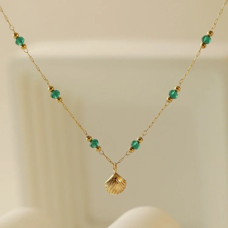 Foto del producto: Tobillera de Acero Inoxidable con Colgante de Concha y Cuentas Verdes, Chapada en Oro