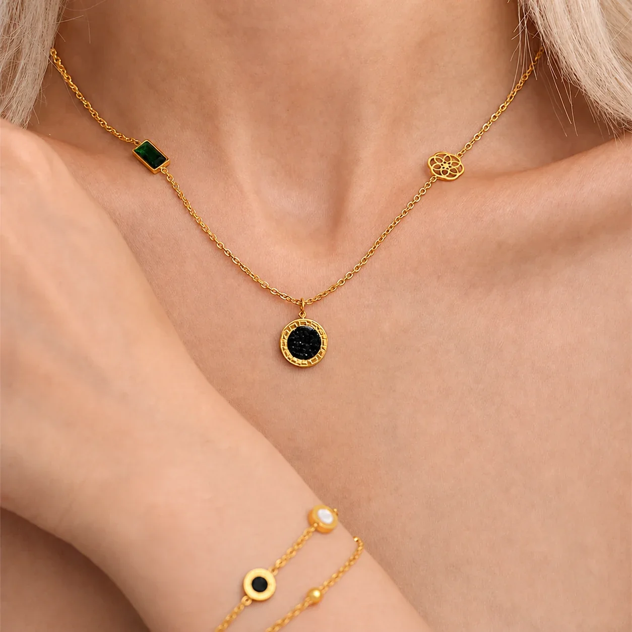 Refined 18K Gold-Plated Round Shell Disc Jewelry Set