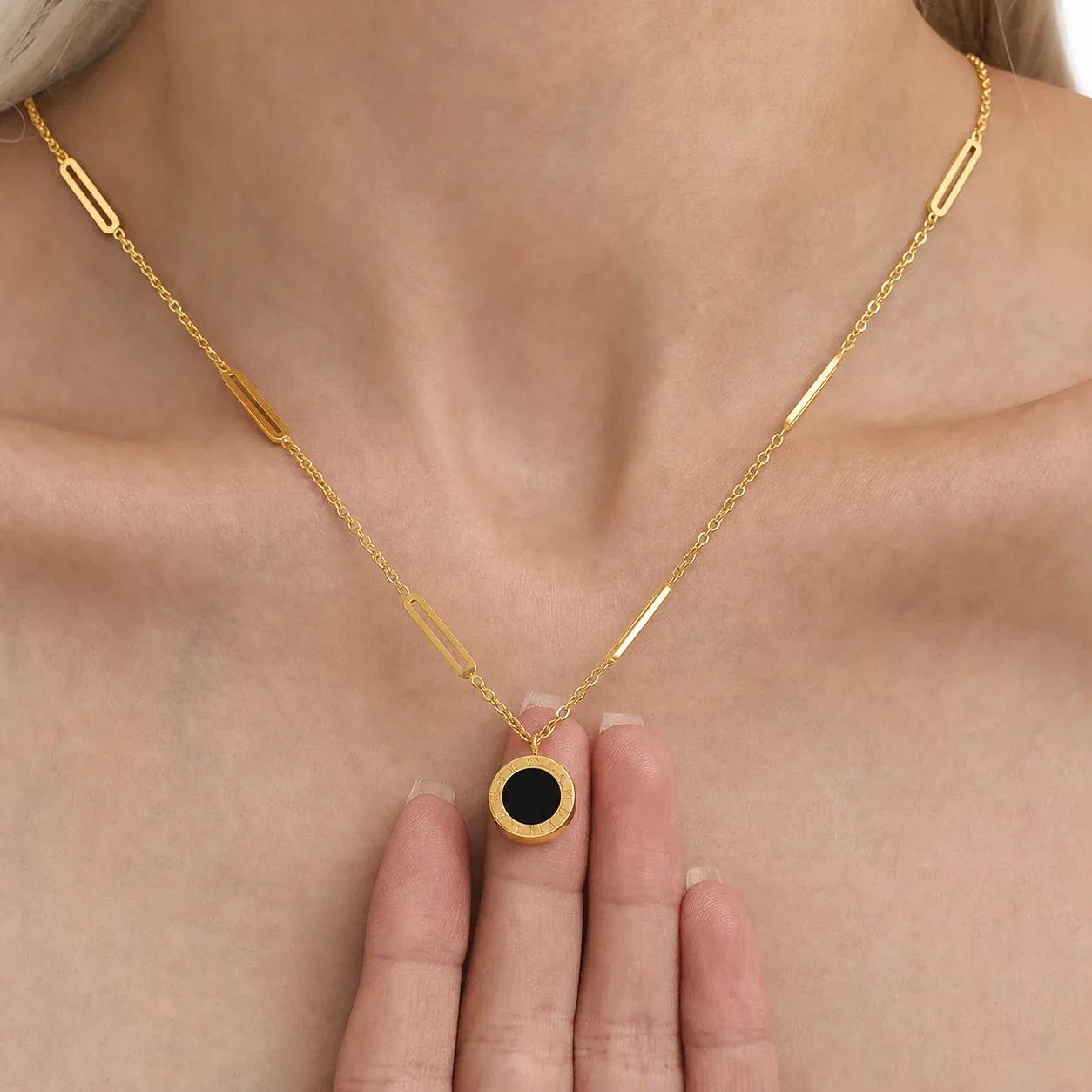 Refined 18K Gold-Plated Round Shell Disc Jewelry Set