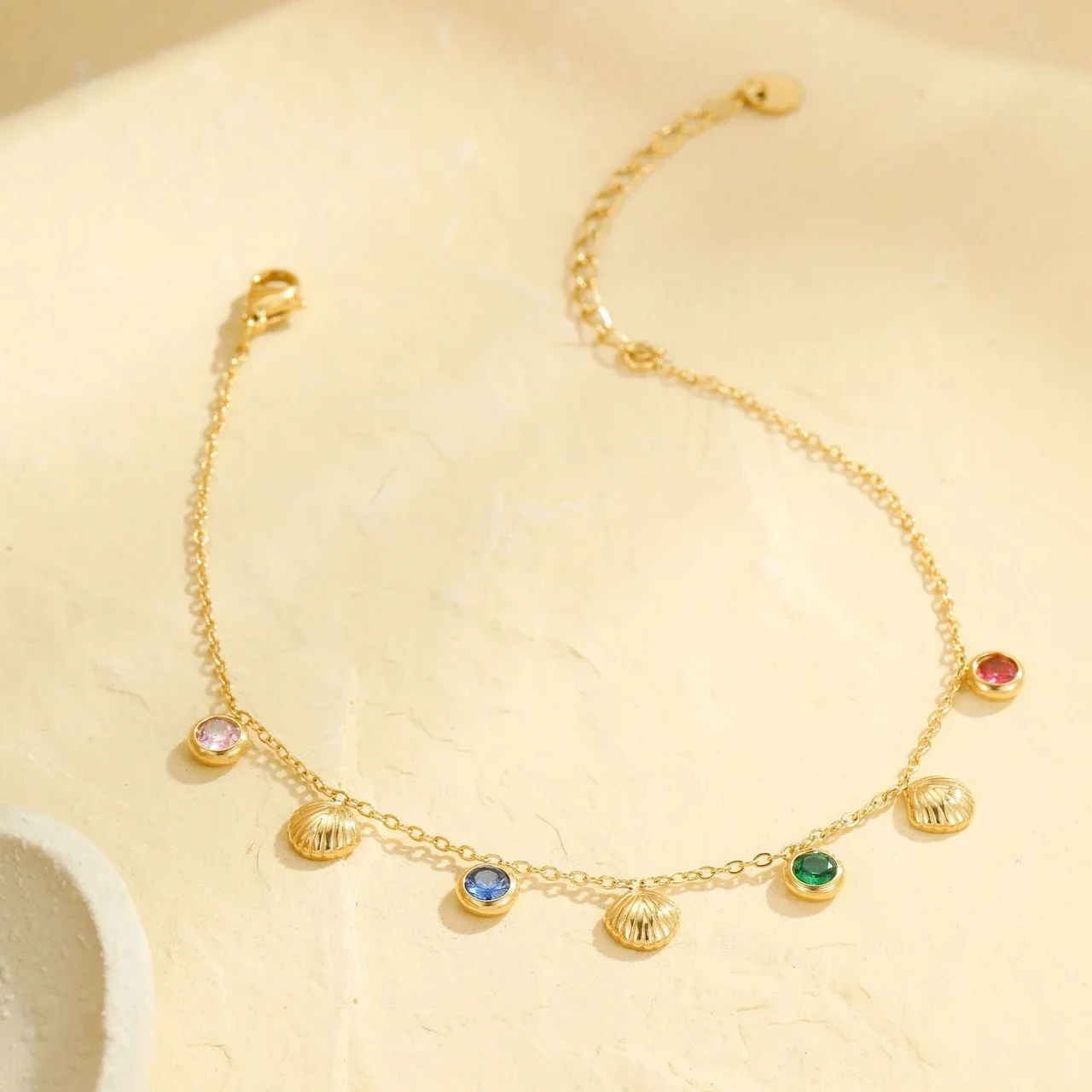 Photo produit : Bracelet de cheville avec cristaux colorés sertis clos et acier inoxydable