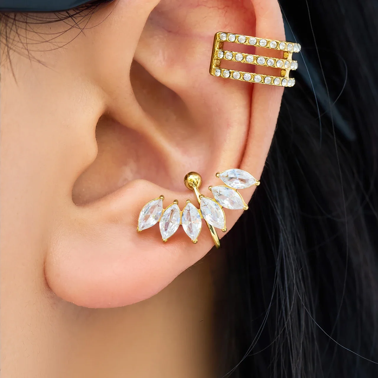 Ear cuff met marquise-CZ-bladspray, verguld staal productfoto