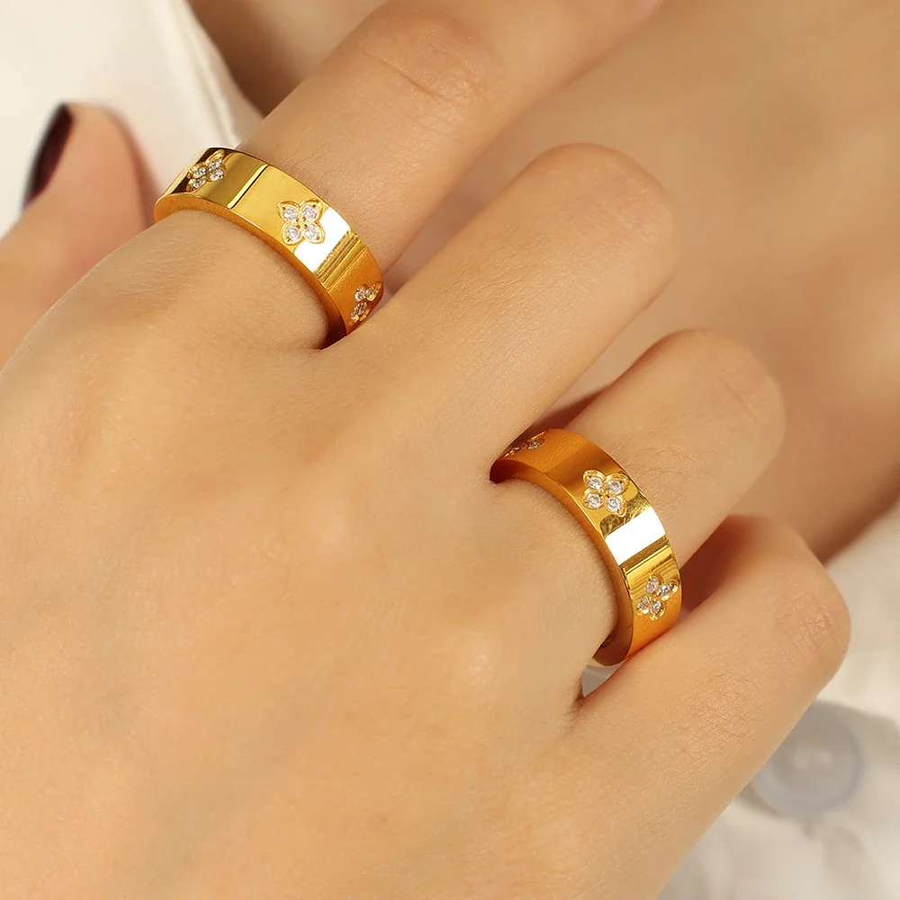 Ring Four-Petal Crystal Clusters Gold-Plated Stainless Steel