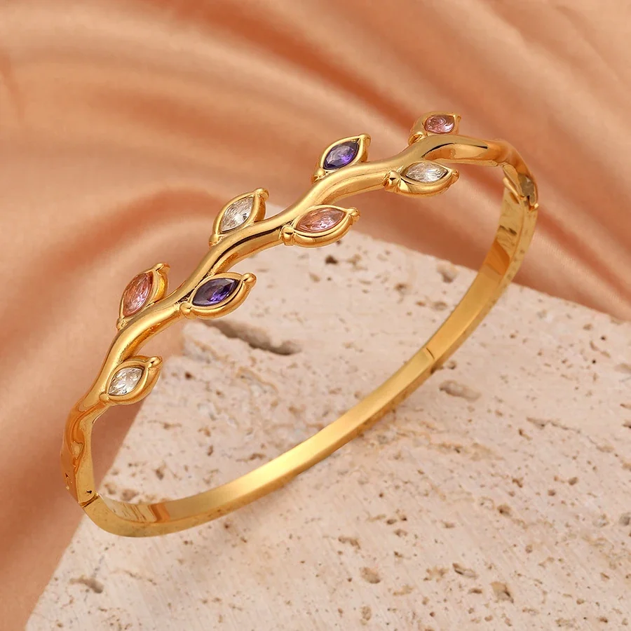 Foto prodotto: Bracciale rigido a vite con cristalli marquise colorati, acciaio placcato oro