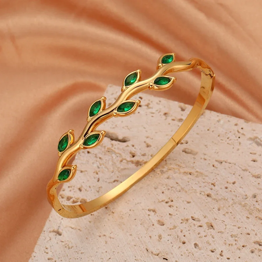 Foto prodotto: Bracciale rigido a vite con cristalli marquise colorati, acciaio placcato oro