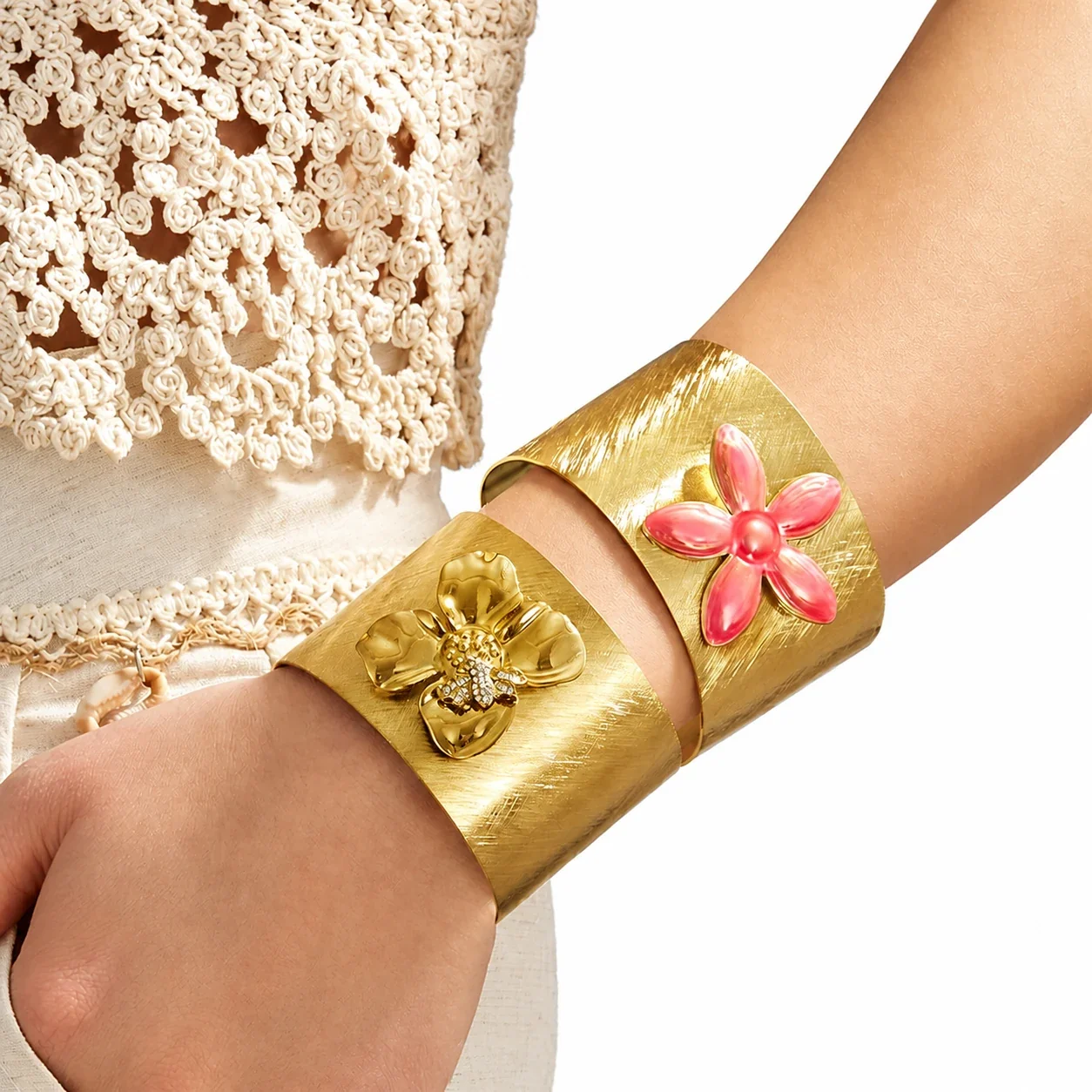Brushed 18K Gold-Plated 316L Flower Bee Wide Cuff