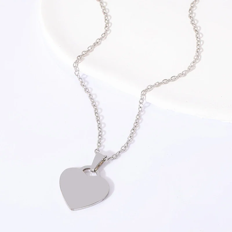 Necklace with Blank Heart and Fan-Shaped Opening