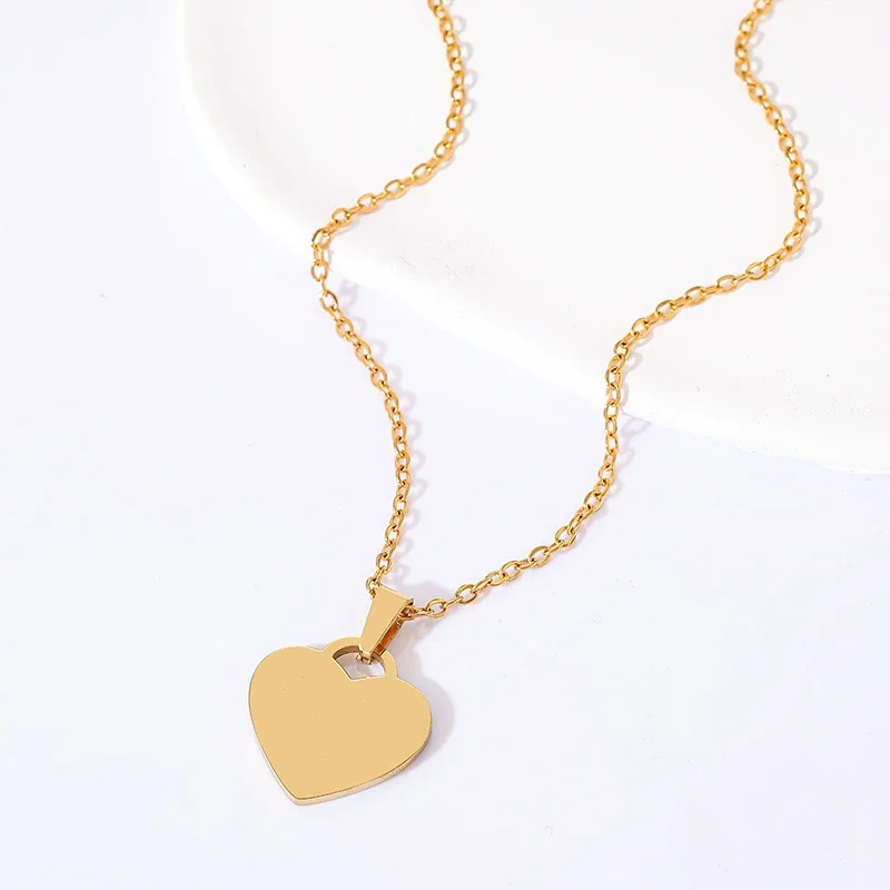 Necklace with Blank Heart and Fan-Shaped Opening