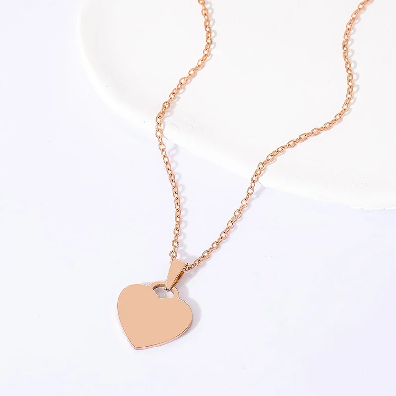 Necklace with Blank Heart and Fan-Shaped Opening