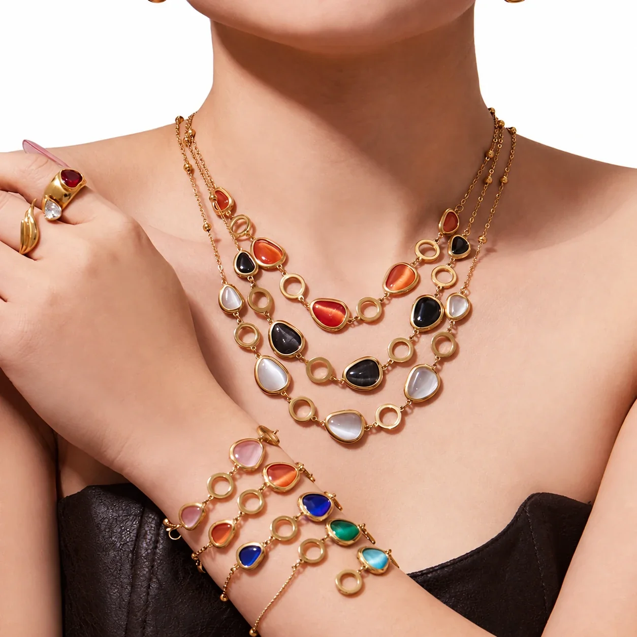 Foto del producto: Set de joyería de cabujones de vidrio y eslabones circulares chapado en oro de 18K
