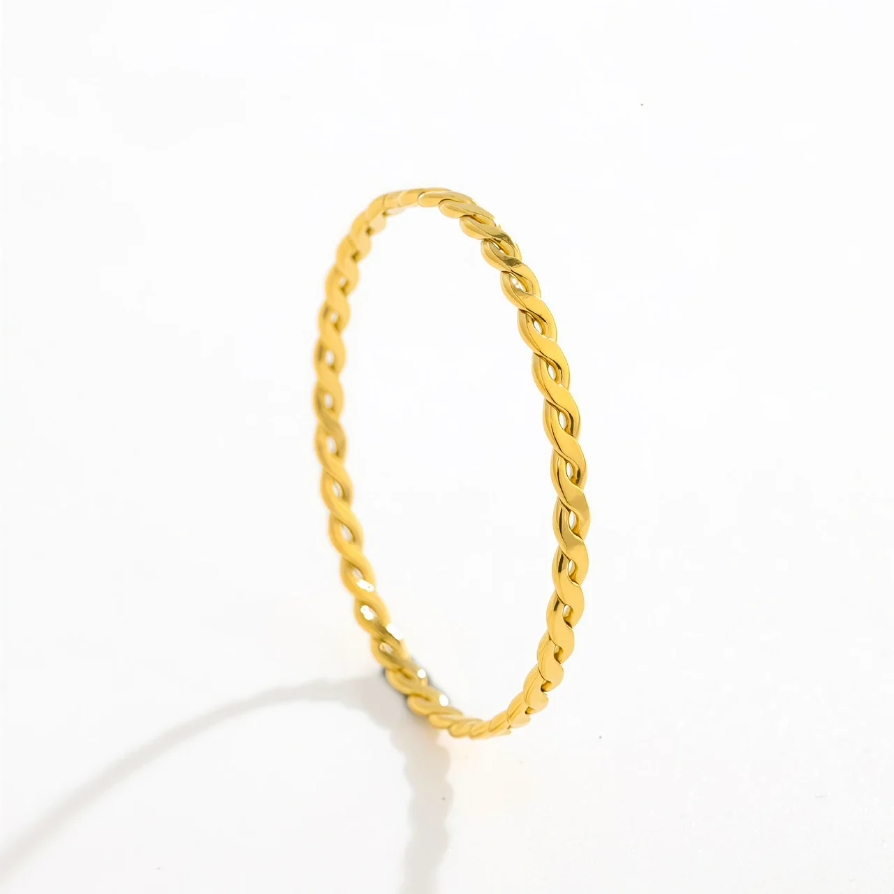 Twisted Slim Band Ring in Gold-Plated Stainless Steel