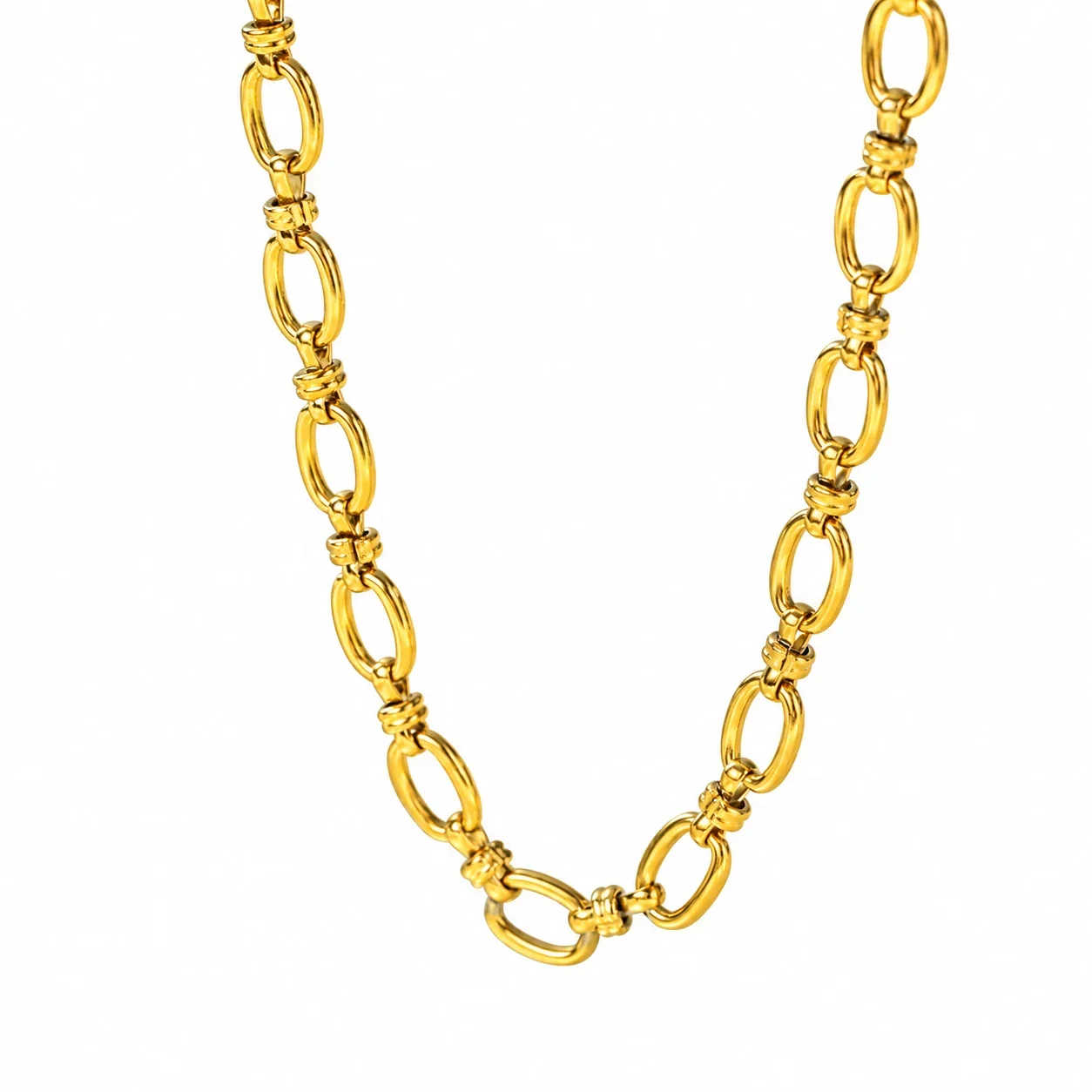 Foto del producto: Collar de cadena con eslabones ovalados y detalles de barra, acero chapado en oro
