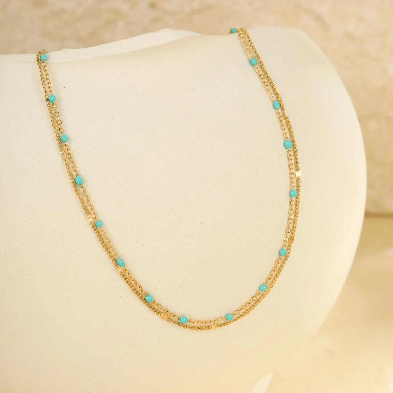 Photo produit : Bracelet de cheville à perles colorées espacées et acier inoxydable ton or